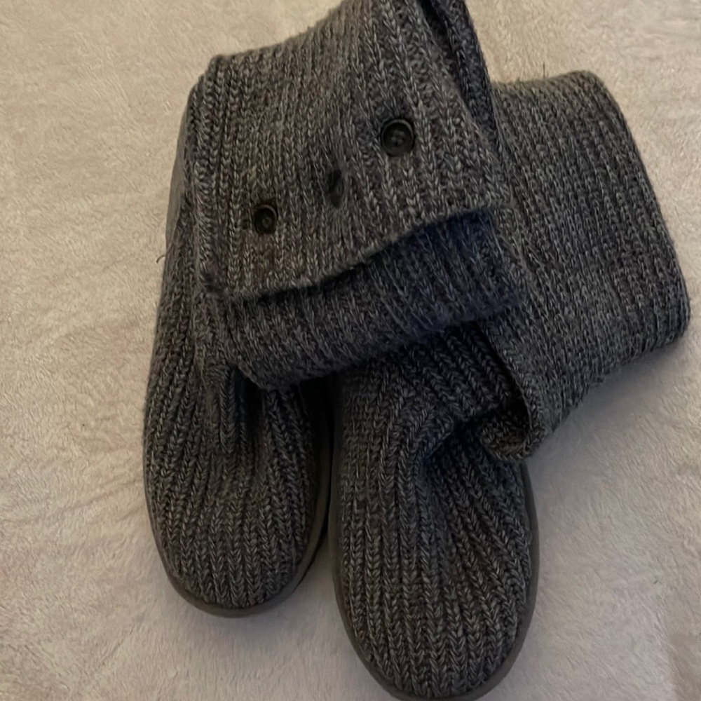 Womens Ugg tall knitted boots size 8 gently used